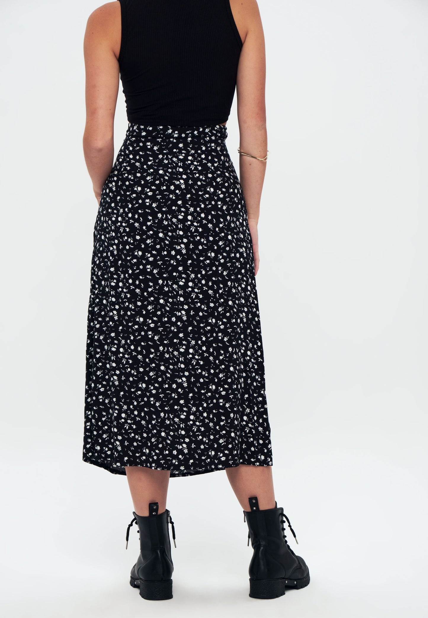 Herita Printed Long Slit Skirt Black floral